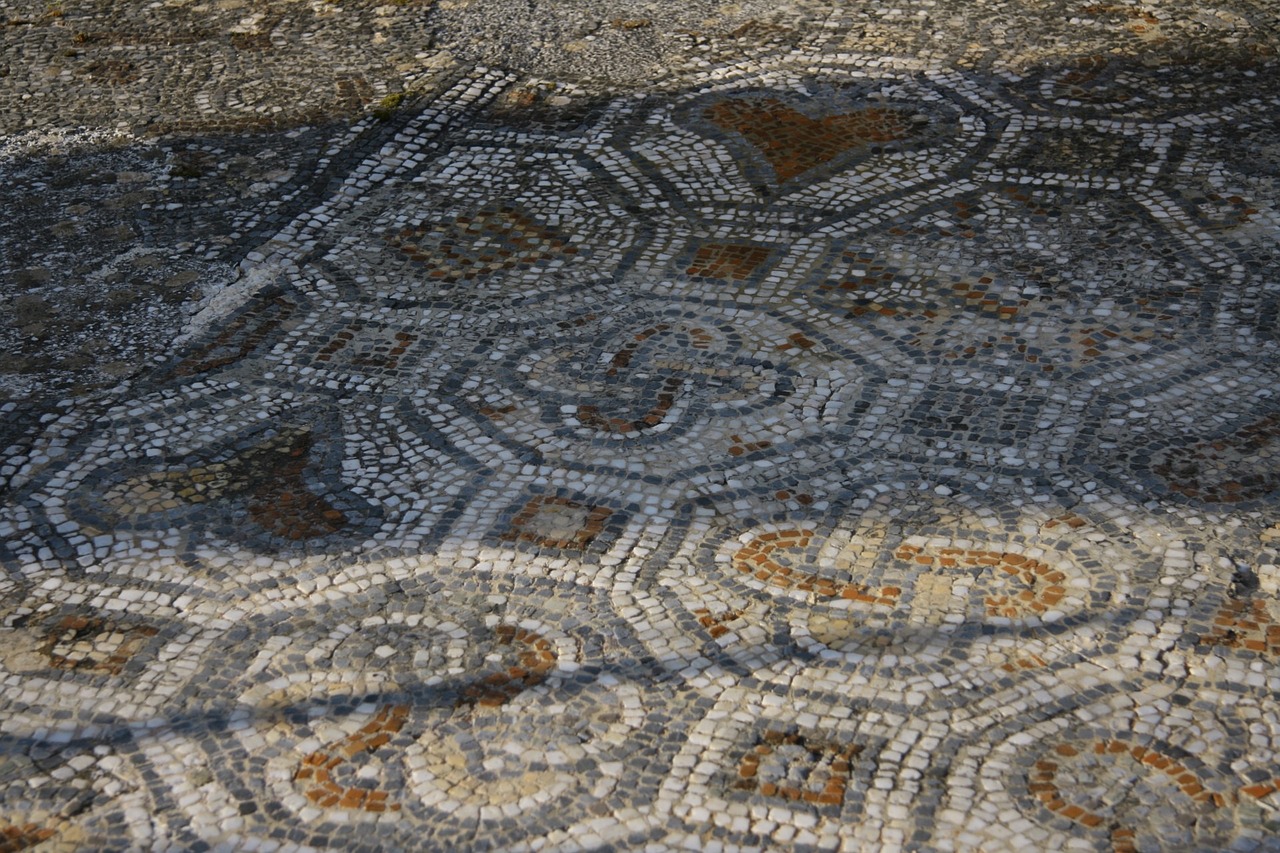 How to recycle broken pottery into beautiful mosaics